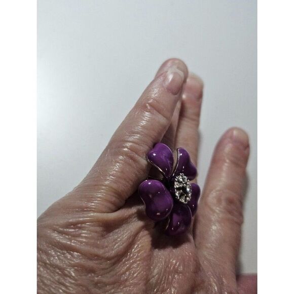 Silver Tone Purple Enamel Flower Ring Size 9 Cocktail Clear Rhinestone Accents - Picture 9 of 11